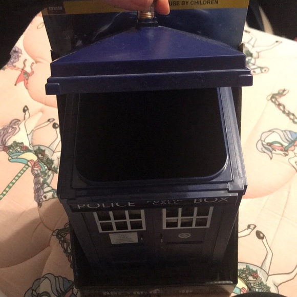 DOCTOR WHO TARDIS COOKIE JAR - Picture 2 of 3